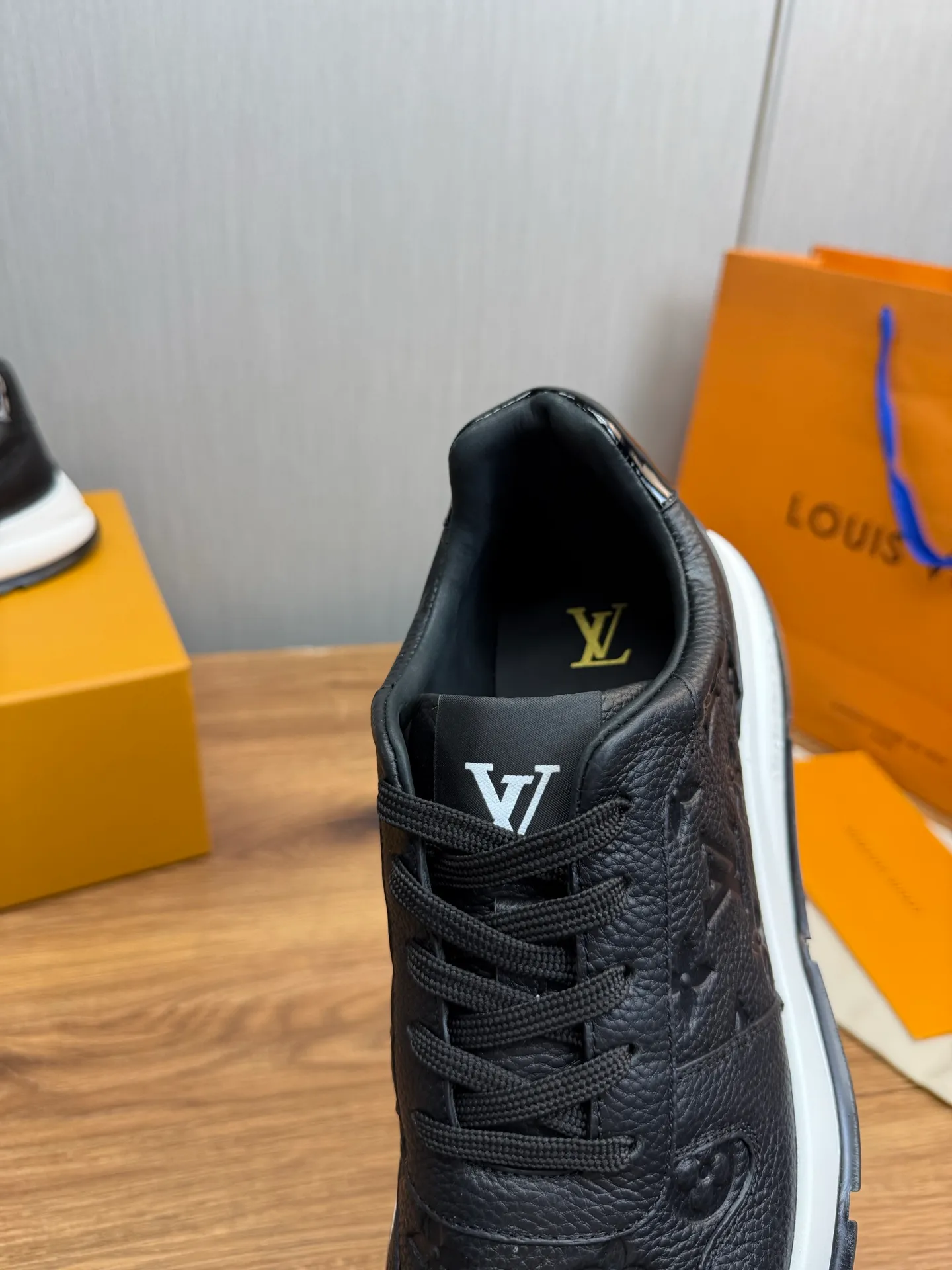 Men's men's shoes 💰840💰 LOUIS VUITTON [Luden Yiwei] The new trendy Lv is on the market 🎁, casual and fashionable men's shoes 👟Original 1:1 shipment✅ The upper is made of imported brand leather + cowhide lining, the original wear-resistant rubber outsole, the version is simple and elegant, exclusive for trendy men. 38-44 (customized at 38.45)